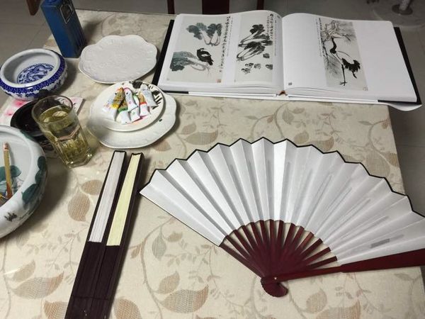 Quạt vải trơn viết thư pháp