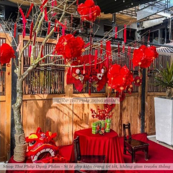 Cuộn ruy băng đỏ trang trí tết decor treo cây mai đào không gian truyền thống