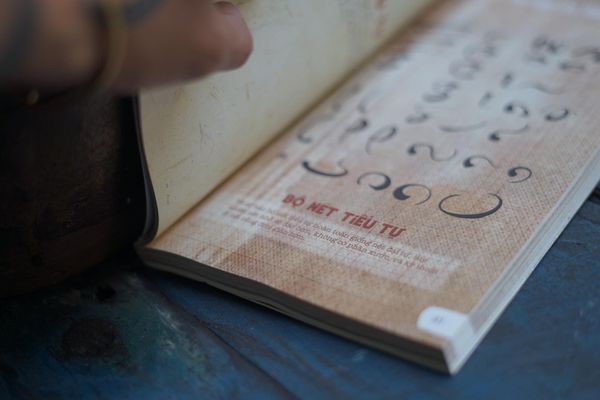 Tôi học thư pháp với Lão Trọc | Thư pháp nền tảng 2024