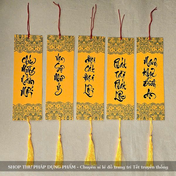 Thẻ treo tết chữ thư pháp ông đồ viết tay treo đào mai trang trí nhà cửa đón tết 2025 (set 10 thẻ)