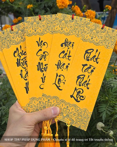 Thẻ treo tết chữ thư pháp ông đồ viết tay treo đào mai trang trí nhà cửa đón tết 2025 (set 10 thẻ)