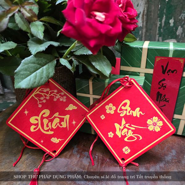 Thẻ gỗ treo treo đào mai trang trí tết truyền thống 8x8cm
