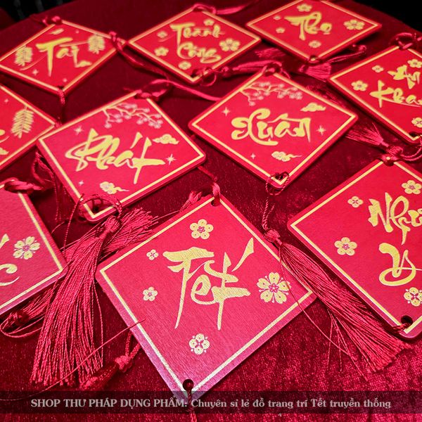 Thẻ gỗ treo treo đào mai trang trí tết truyền thống 8x8cm