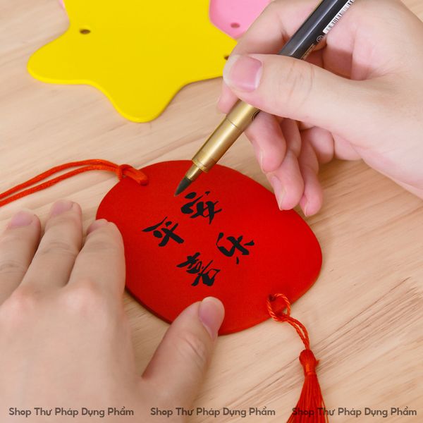 Thẻ gỗ viết thư pháp