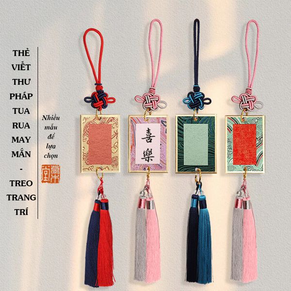 Thẻ may mắn viết thư pháp dây tua rua treo trang trí
