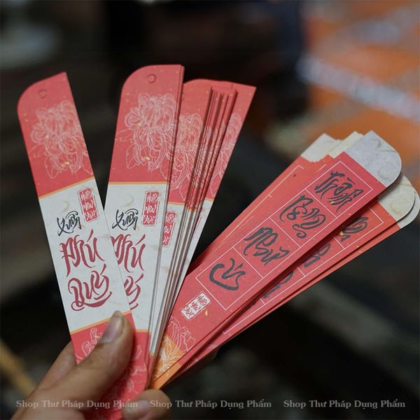 Thẻ giấy treo đào mai trang trí tết, Bộ 38 thẻ chữ thư pháp vuông thẻ Tết mẫu mới 2025