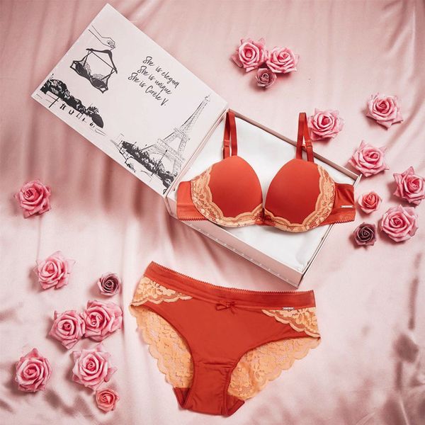 Gợi ý quà tặng 8.3 khiến các nàng đổ gục – Corèle V.