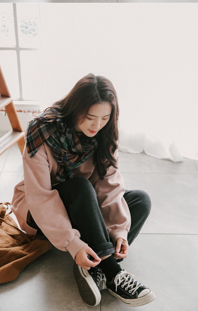 Có tất cổ cao chẳng lo gió lùa khi mặc quần ống rộng