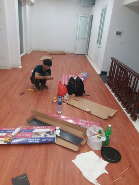 cach-lot-san-nhua-gia-go-4_grande Kiểm tra và vệ sinh mặt sàn sau khi thi công xong
