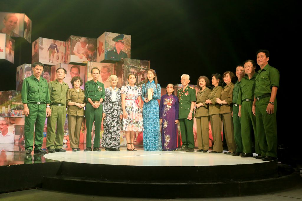 Anh hùng Phùng Văn Khầu và đám cưới 12 đồng thời chiến