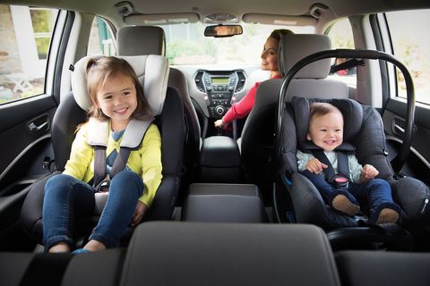 Cảnh báo về ghế ô tô trẻ em: Hãy quay ghế về phía sau cho bé dưới 4 tuổi