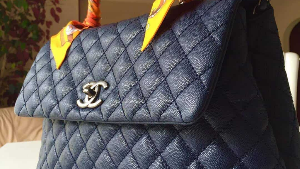 Legit check: Hướng dẫn cách phân biệt Chanel Coco Handle Bags Real và Fake