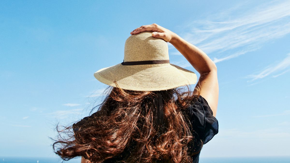 Top 5 chiếc mũ sang trọng bạn không thể bỏ qua trong hè 2023 Hinh anh 2: Top 5 chiec mu sang trong ban khong the bo qua trong he 2023