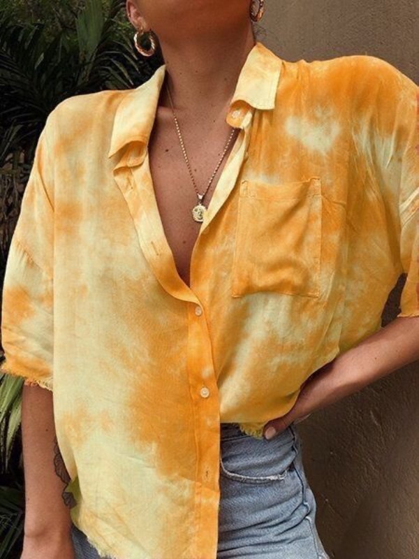 Áo sơ mi tie dye phối phong cách cá tính cùng chân váy thời thượng
