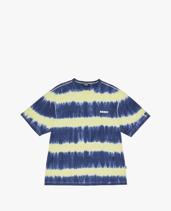 Phối áo phông cộc tay tie dye nhà Maison Online cùng quần jogger thể thao