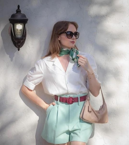 Quần đùi xanh mint mix cùng áo sơ mi cách điệu