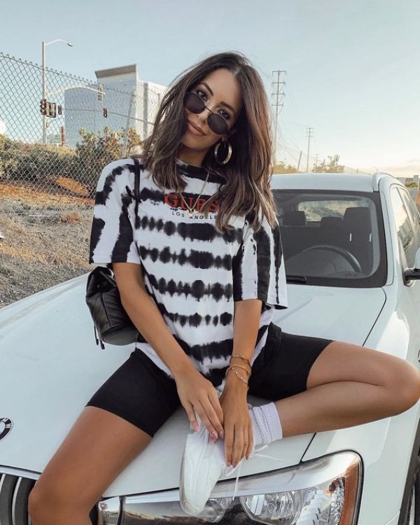 Áo phông tie dye mix quần short phá cách, năng động