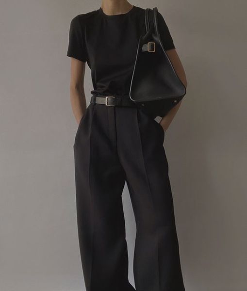 ao-phong-den-phoi-do-cho-nu