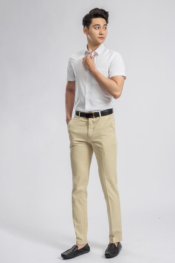 Áo polo nam phối quần kaki trẻ trung