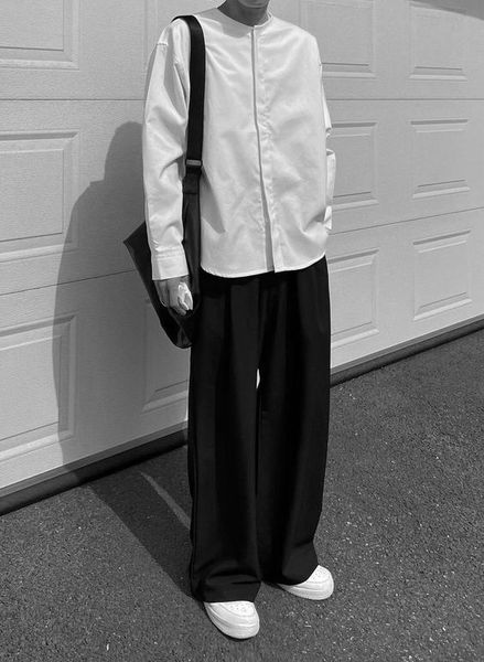 Outfit quần ống rộng và sơ mi trắng chưa bao giờ “lỗi thời”