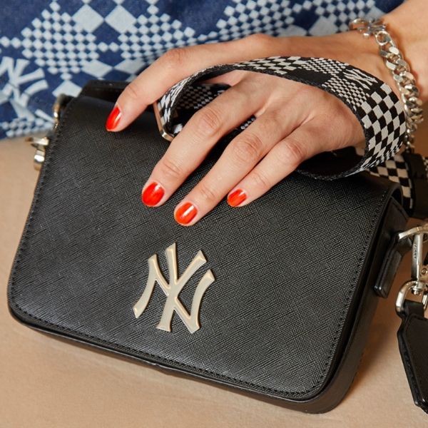 Túi đeo chéo nữ thương hiệu Pedro