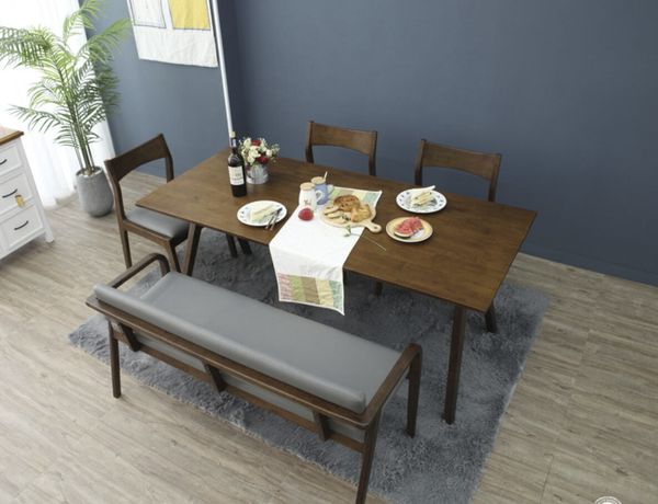Xu hướng các mẫu bàn ăn mặt gỗ mảnh phối ghế băng hiện đại