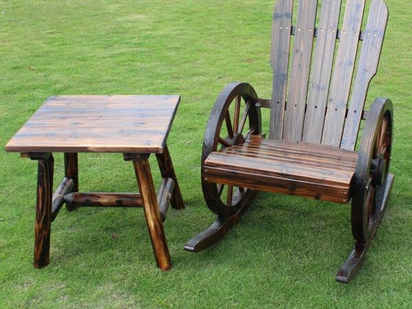 Bộ bàn ghế tựa sân vườn chất liệu gỗ thông