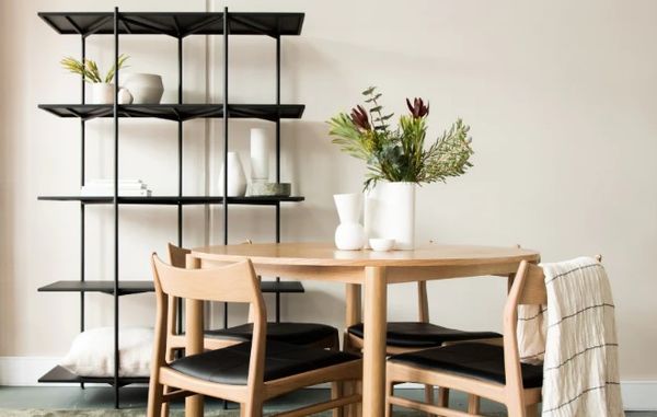 lựa chọn bộ bàn ăn mặt gỗ cho không gian nhỏ