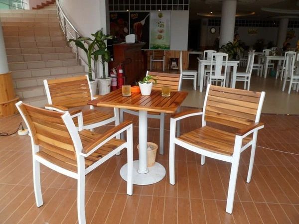 Bộ bàn ghế gỗ dành cho nhà hàng, quán ăn