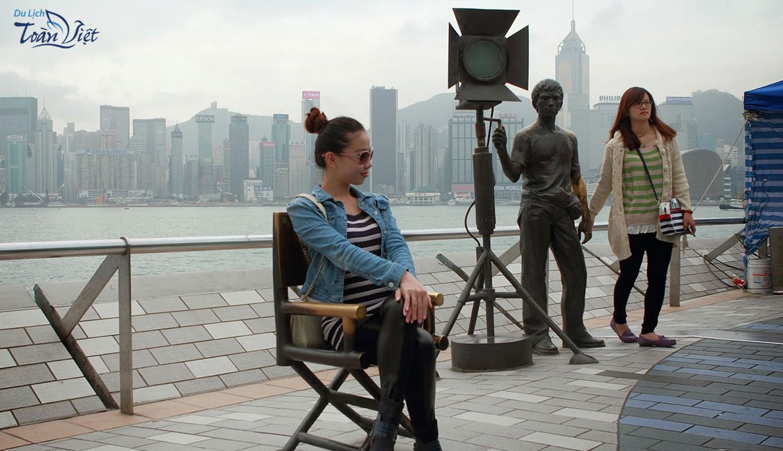 Du lịch Hongkong Quảng Châu Thẩm Quyến thăm quan và chụp hình lưu niệm tại Đại Lộ Ngôi Sao