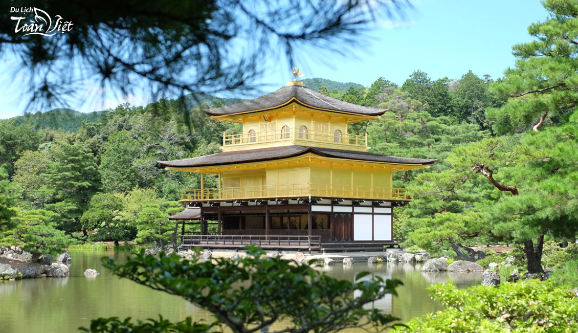 Du lịch Nhật Bản thăm đền Gác Vàng