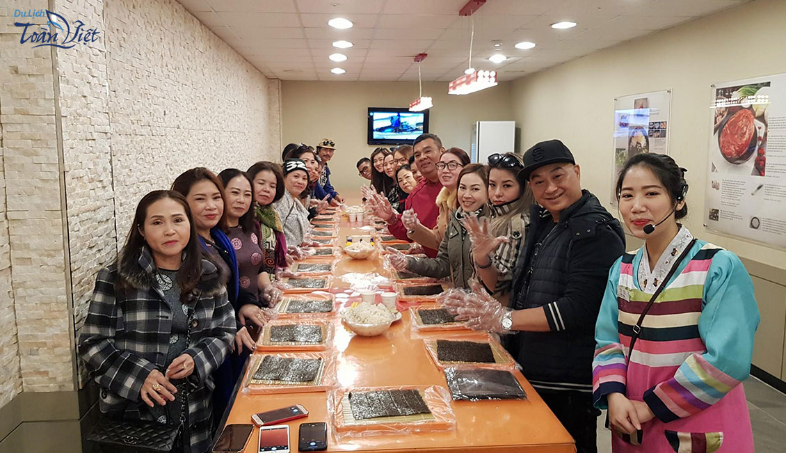 Du lịch Hàn Quốc trải nghiệm làm kimchi