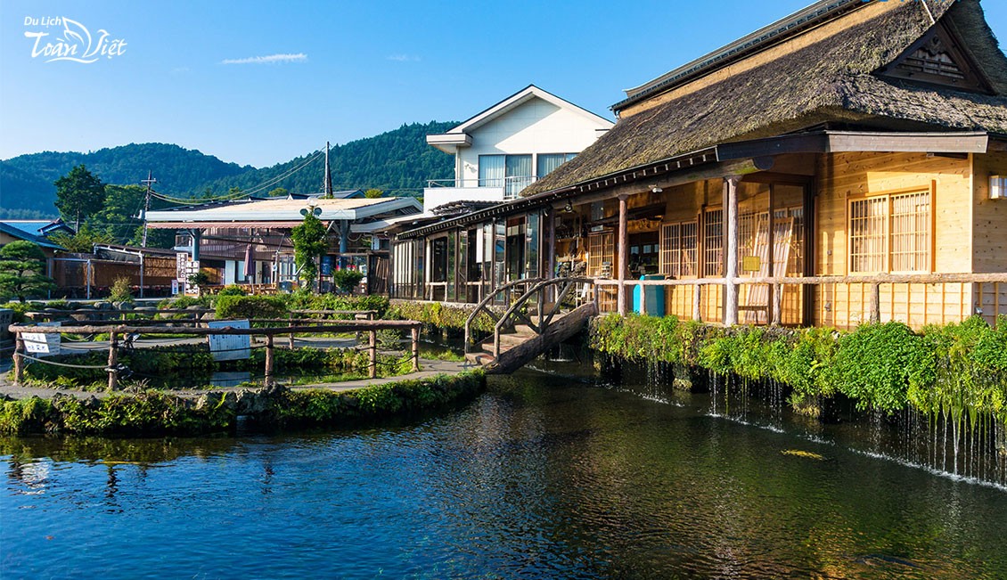 Du lịch Nhật Bản tham quan làng cổ Oshino