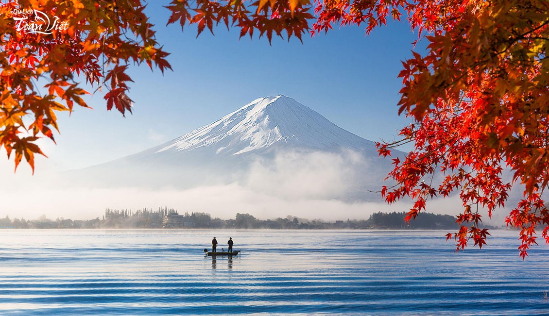 Du lịch Nhật Bản mùa thu du thuyền hồ Ashi