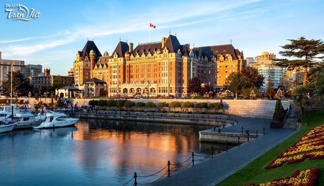 Tour du lịch Canada Khách sạn cổ Fairmont Empress