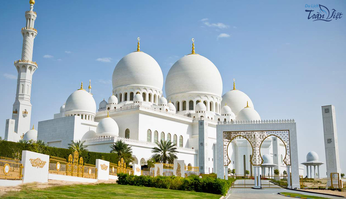 Tour du lịch Dubai thánh đường Hồi giáo Sheikh Zayed Mosque