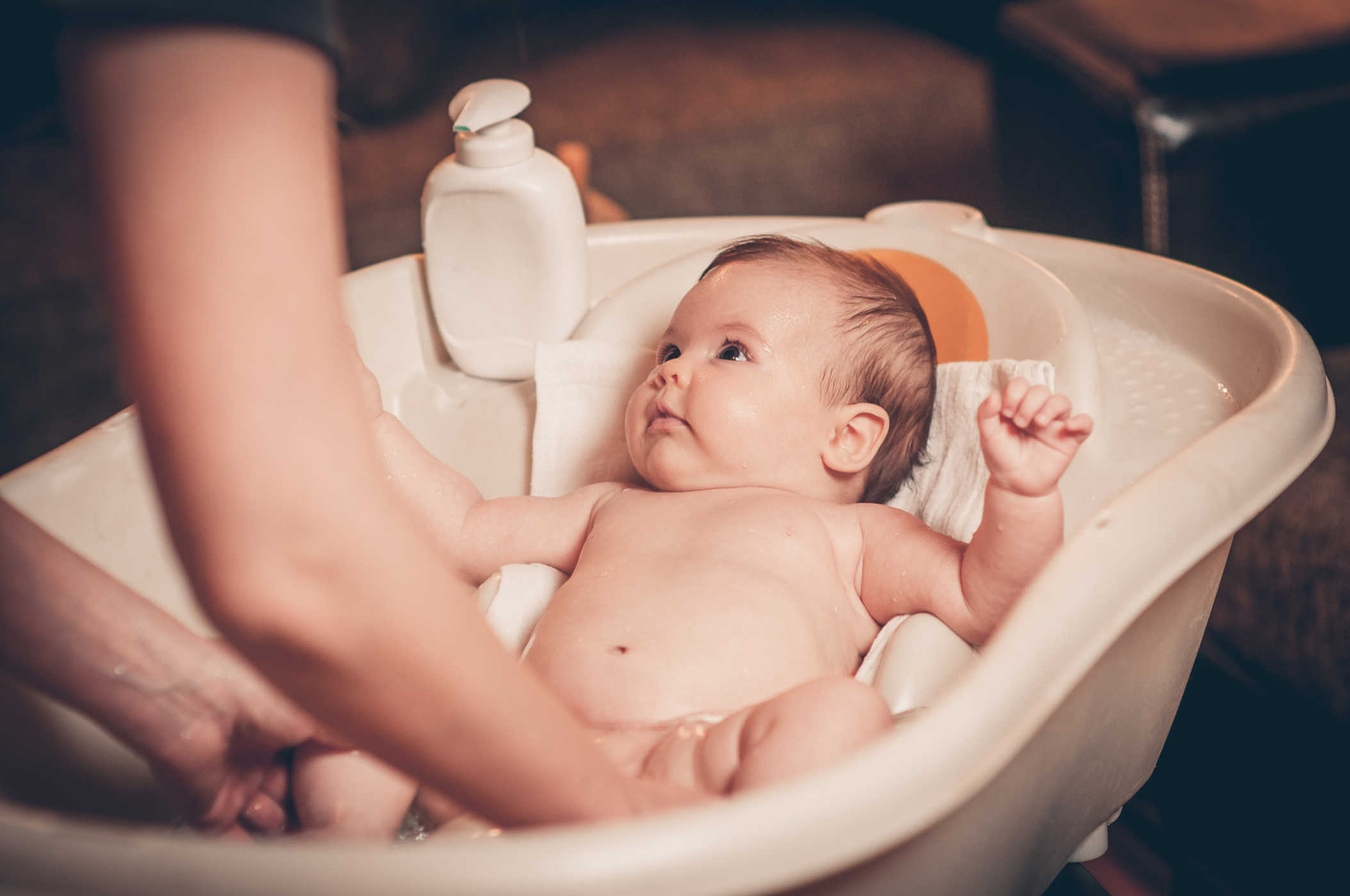 The way to bathe babies properly