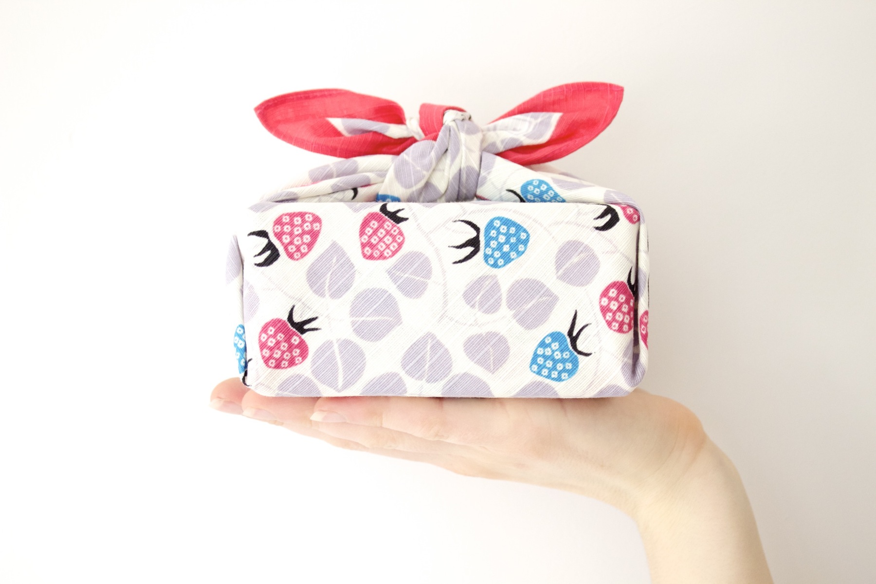 Furoshiki - The art of gift wrap with a unique towel of Japan