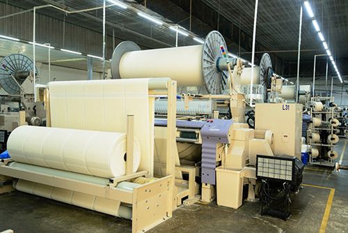 Một góc dây chuyền sản xuất khăn bông cao cấp của Phong Phú