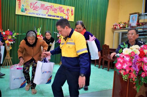 Photos: Delivery of Tet Gifts to underprivileged households