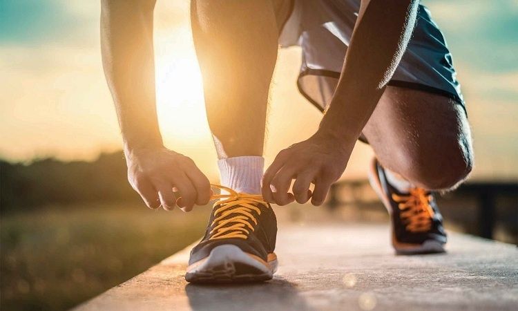 Nguy cơ tiềm ẩn khi đi bộ sai tư thế, bạn có biết?