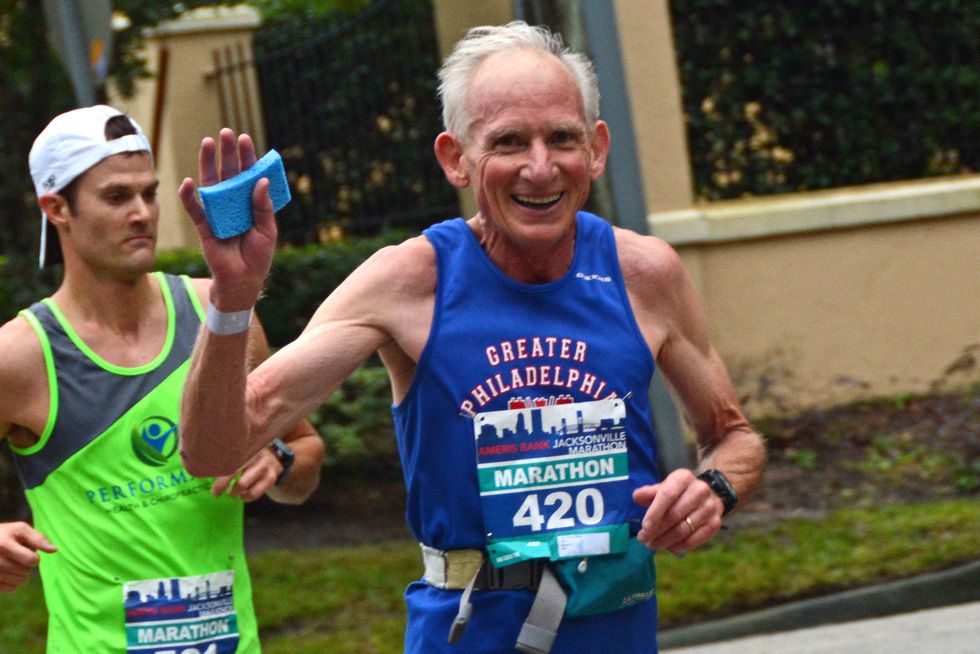 Kỷ lục cũ không được công nhận, “sư phụ” 70 tuổi trên đường chạy Marathon quyết tâm “làm lại từ đầu”
