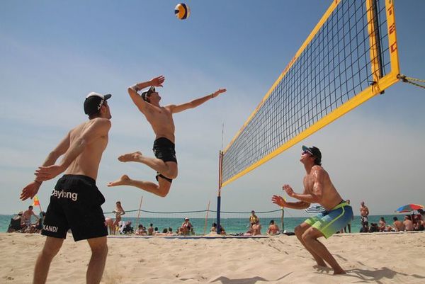 Kỹ thuật đập bóng chuyền bãi biển