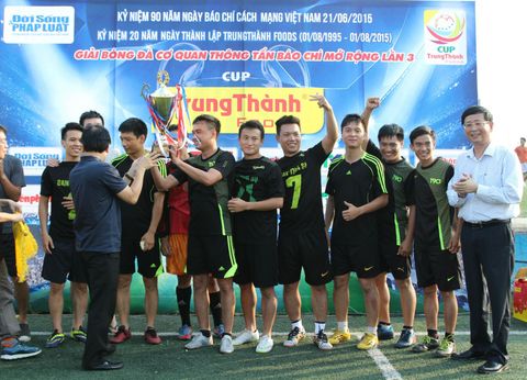 The closing ceremony of the 3rd TrungThành Cup expanded media football league
