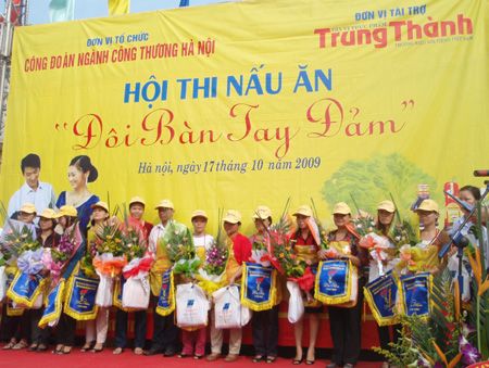 TrungThanh with Industry and Comerce Union and Construction Union organized Cooking Contest
