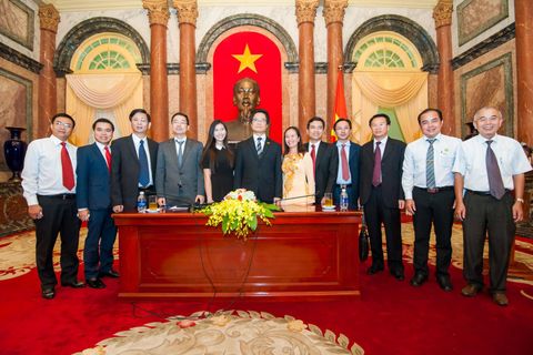 Chairman - General Director of Trung Thanh, Mr. Phi Ngoc Chung took part in the meeting with Mr. Truong Tan Sang, President of the Socialist Republic of Viet Nam on the day of Vietnamese Businessman