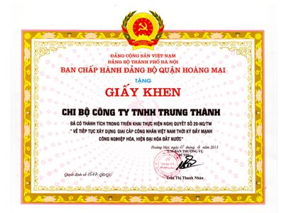 Chi bộ Đảng TrungThành nhận bằng khen của Đảng ủy Hoàng Mai