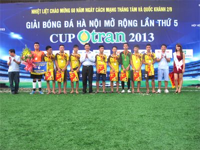 TrungThanh Foods won the silver medal at the 5th Hanoi Football Open in 2013