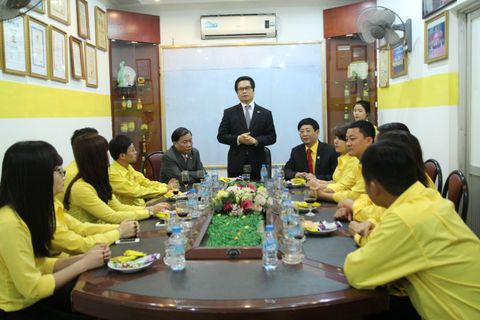 Chủ tịch Phòng Thương mại và Công nghiệp Việt Nam Tiến sĩ Vũ Tiến Lộc đến thăm và chúc tết TrungThành