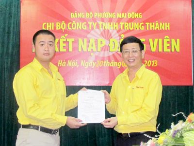 Party Central Committee held a ceremony to join the new Party members